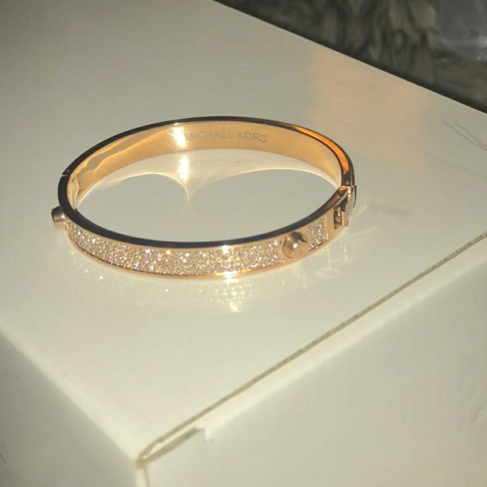 A Micheal kors bracelet
